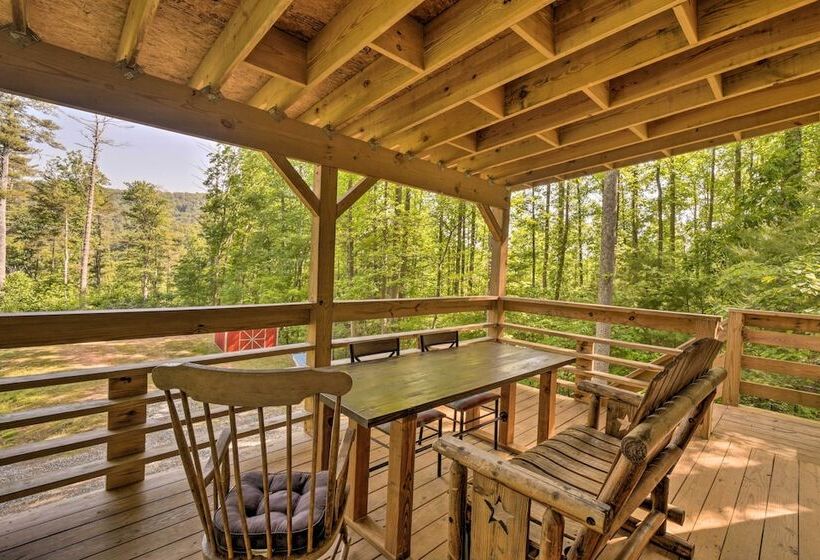Darling 30 Acre Cabin W/ Fire Pit & Balcony!
