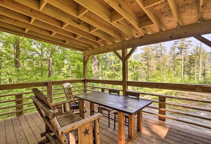 Darling 30 Acre Cabin W/ Fire Pit & Balcony!