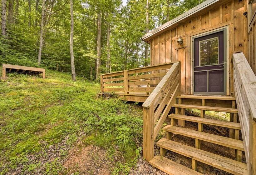 Darling 30 Acre Cabin W/ Fire Pit & Balcony!