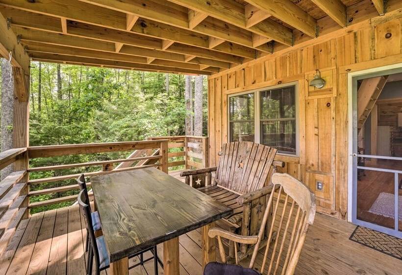 Darling 30 Acre Cabin W/ Fire Pit & Balcony!