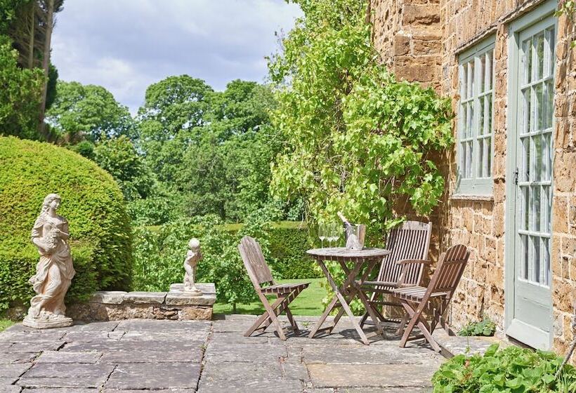 Drakestone House Manor With Breathtaking Cotswolds Views
