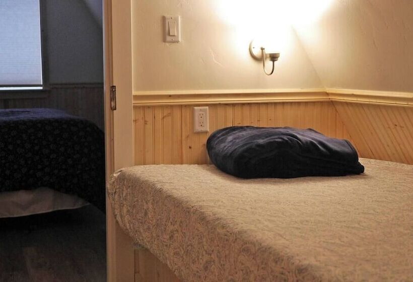 Glorious Summer At Cabin On The Creek