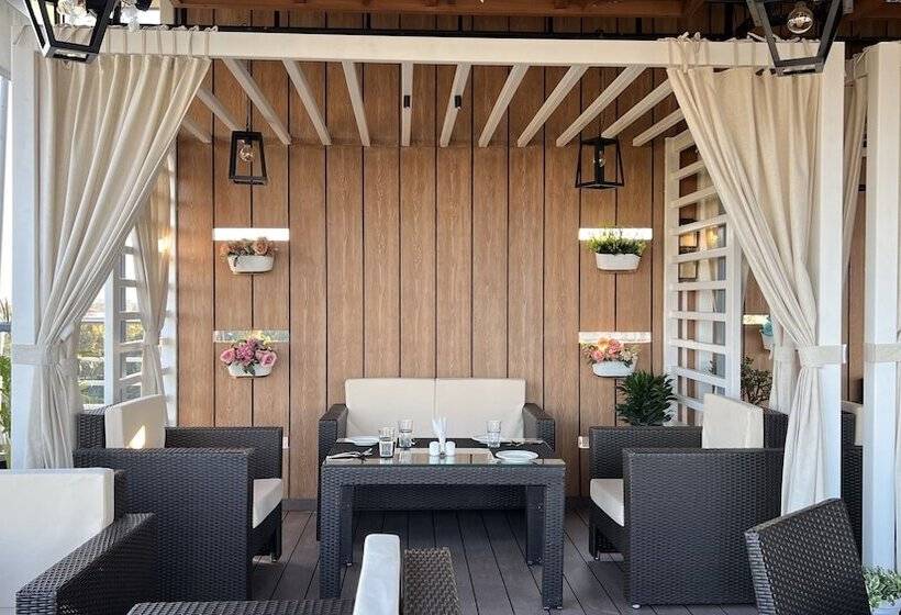 هتل Aurora Boutique