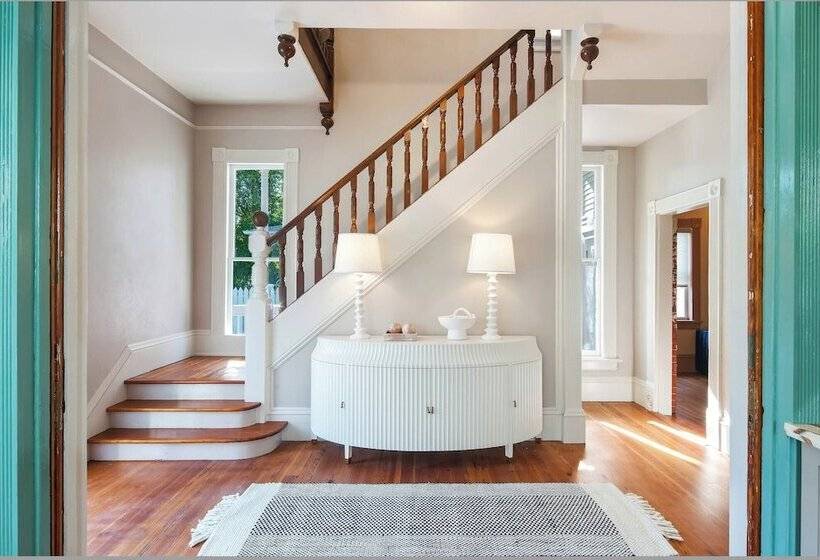 هتل Grand Maloney