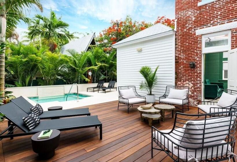 هتل Grand Maloney