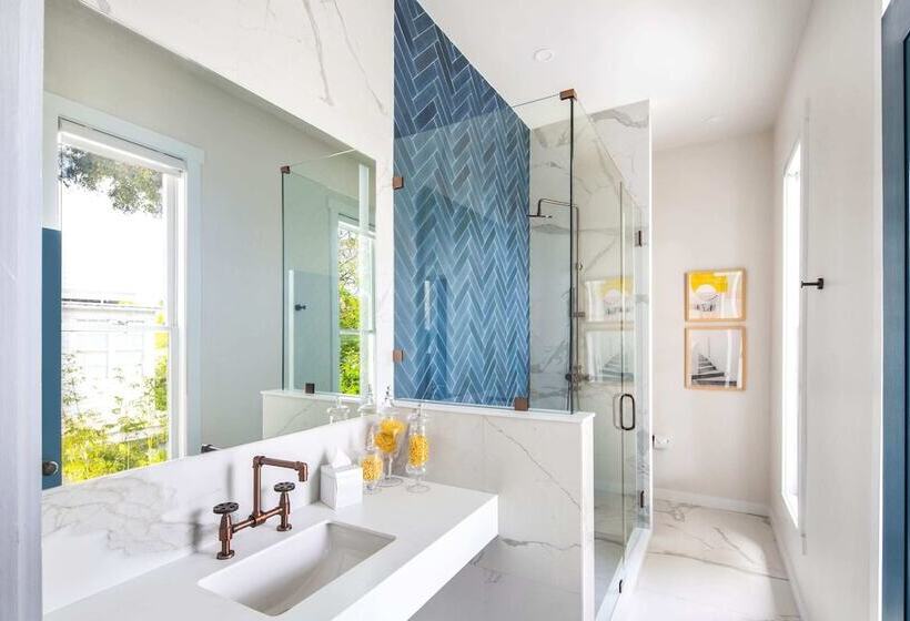 هتل Grand Maloney