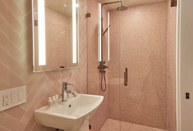 هتل Grand Maloney