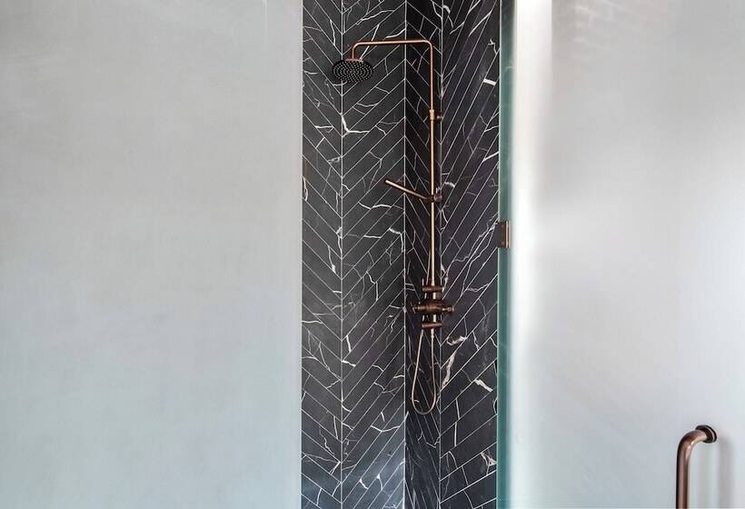 هتل Grand Maloney