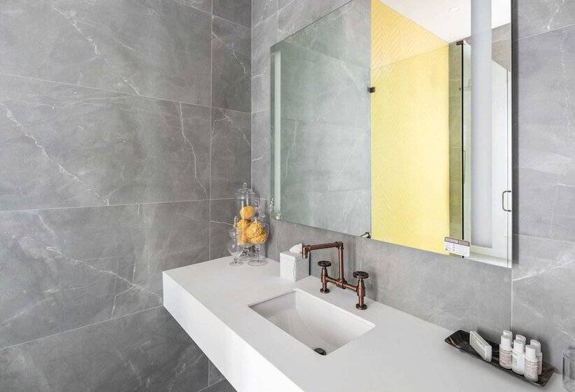 هتل Grand Maloney