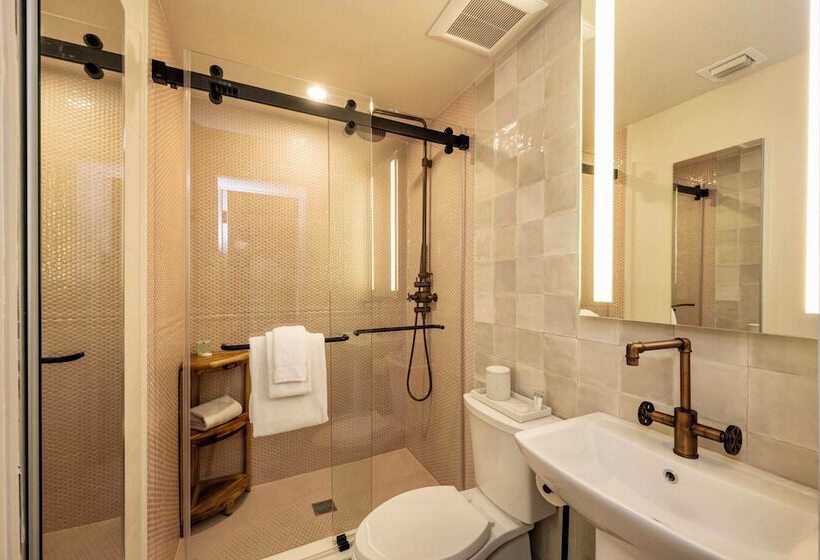 هتل Grand Maloney