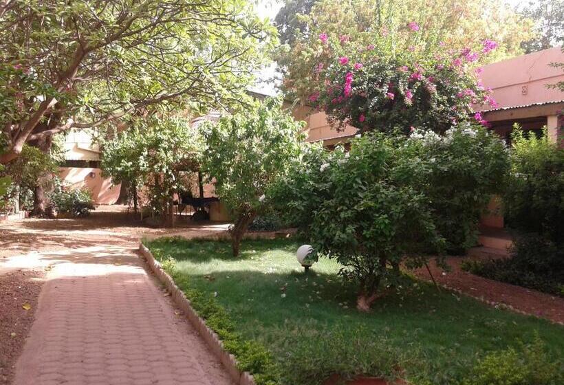 هتل Hôtel Les Palmiers