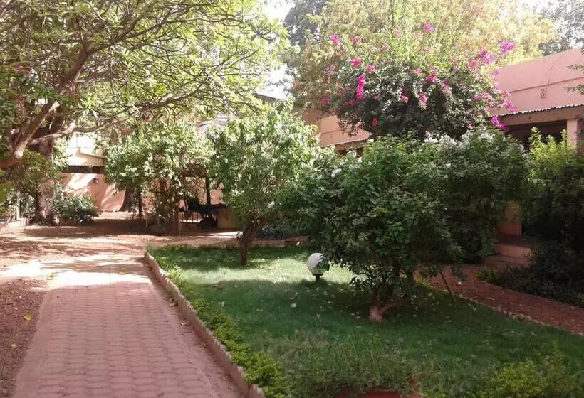 هتل Hôtel Les Palmiers