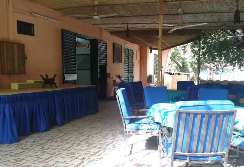 هتل Hôtel Les Palmiers