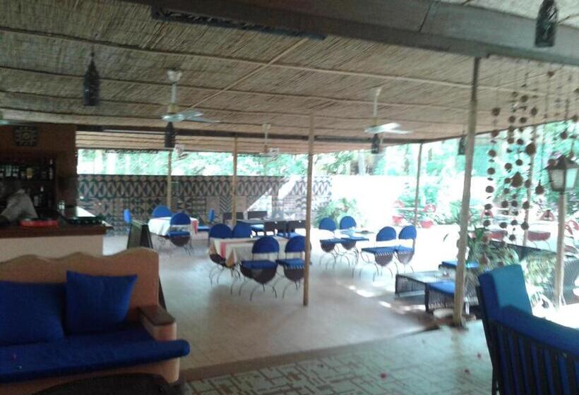 هتل Hôtel Les Palmiers