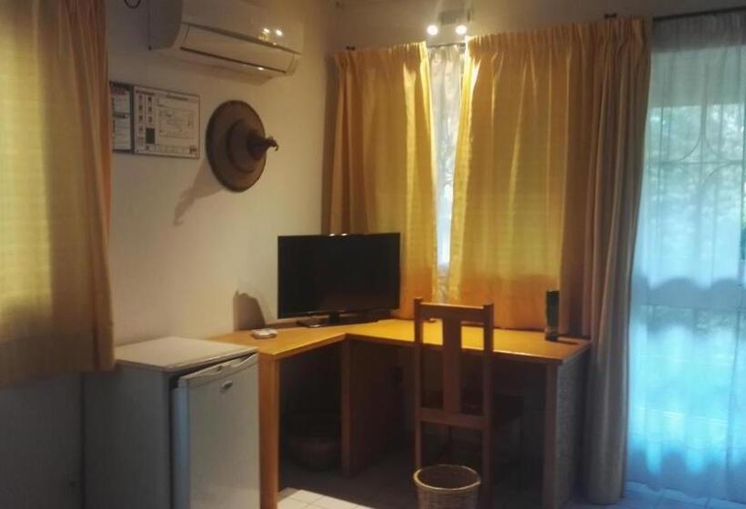 هتل Hôtel Les Palmiers