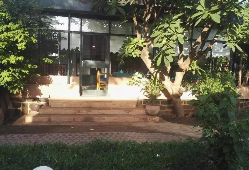 هتل Hôtel Les Palmiers