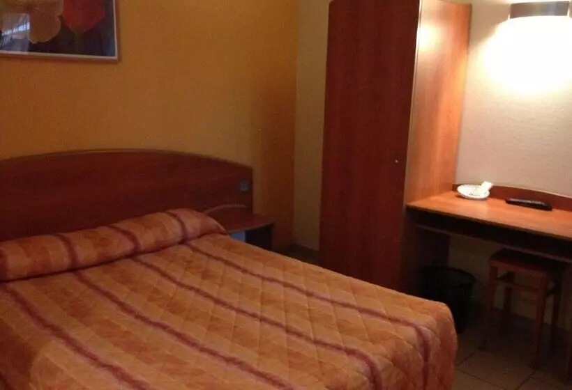 Hotelli Hôtel Les Paturelles Rest. La Pen Tière