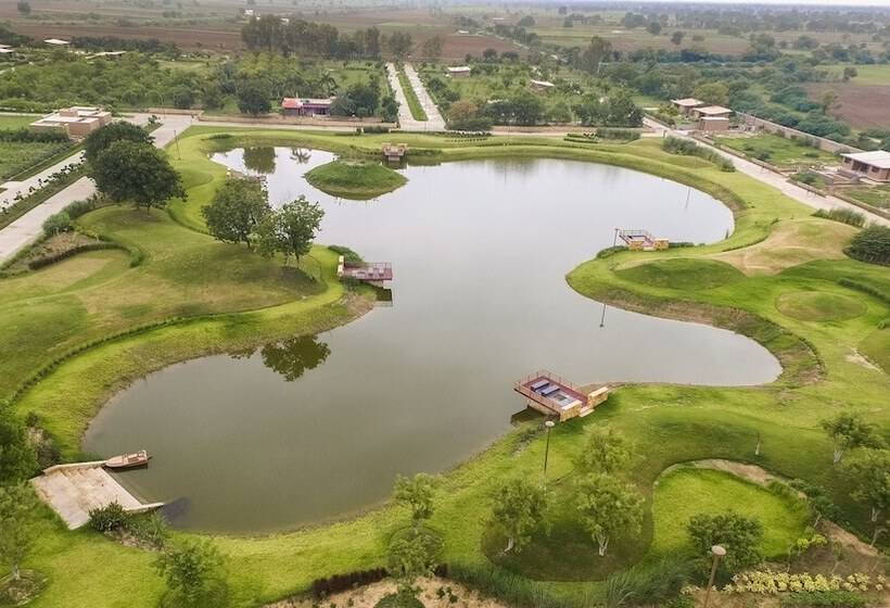 Hotel Life At Repose: Lake Villas Resort & Club