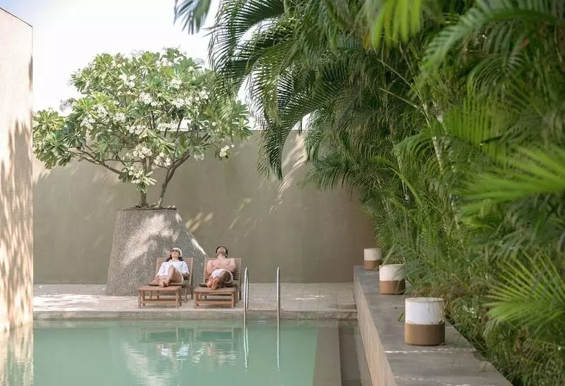 ホテル Life At Repose: Lake Villas Resort & Club