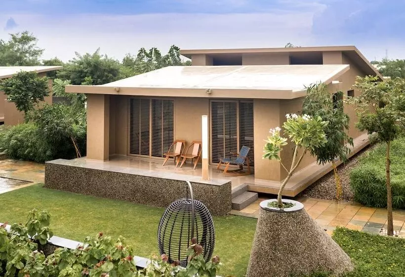 ホテル Life At Repose: Lake Villas Resort & Club