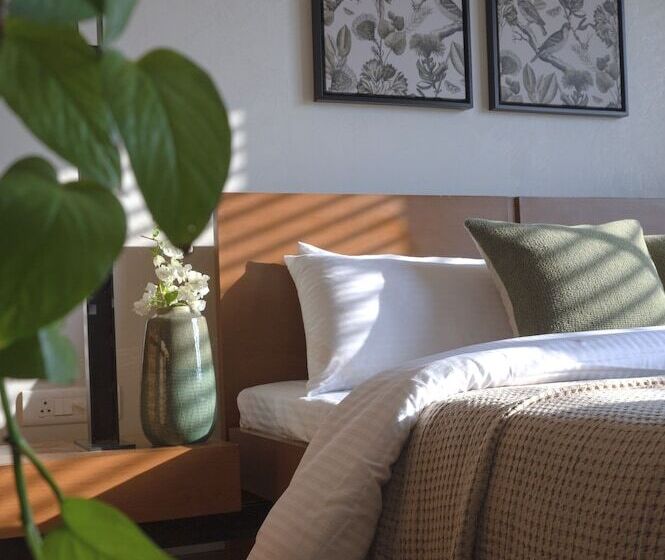 Hotel Life At Repose: Lake Villas Resort & Club