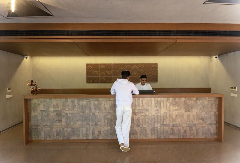 Hotel Life At Repose: Lake Villas Resort & Club