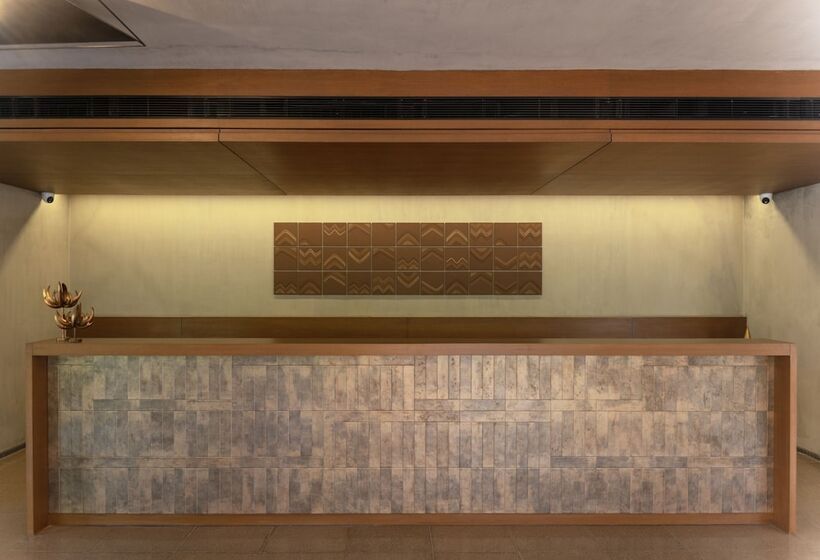 Hotel Life At Repose: Lake Villas Resort & Club