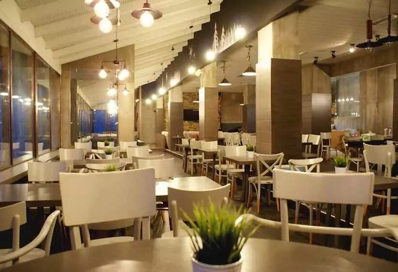 Hotelli Naoussa Mountain Resort