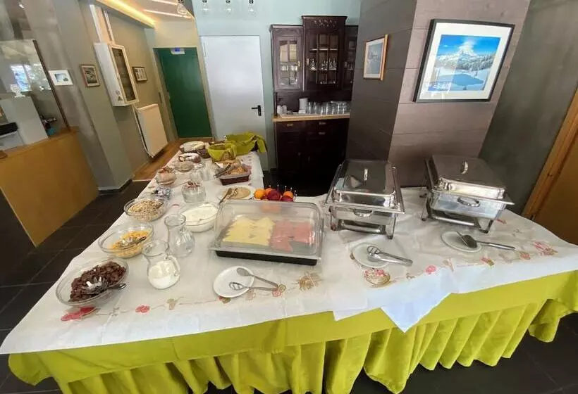 Hotelli Naoussa Mountain Resort