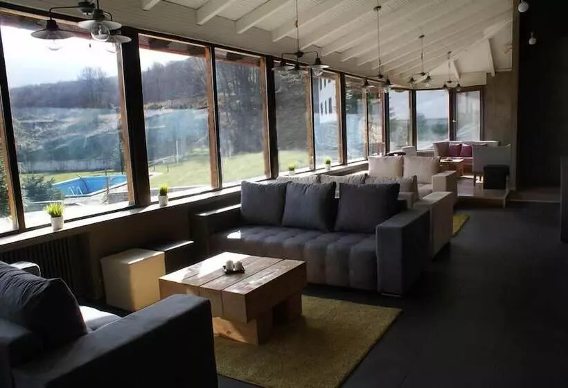 Hotelli Naoussa Mountain Resort