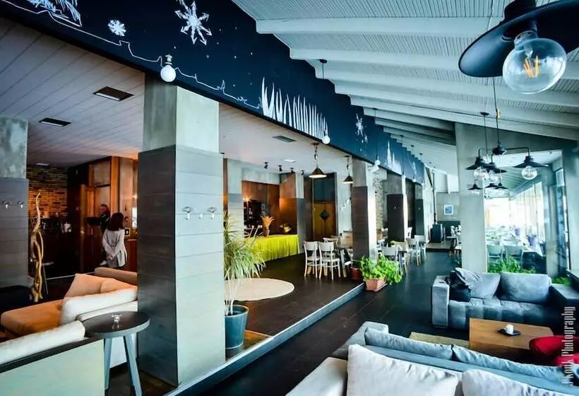 Hotelli Naoussa Mountain Resort