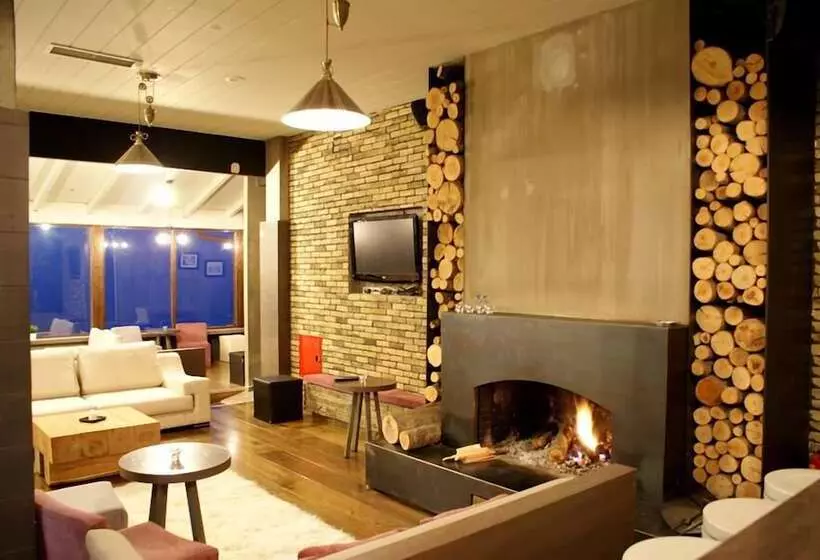 Hotelli Naoussa Mountain Resort