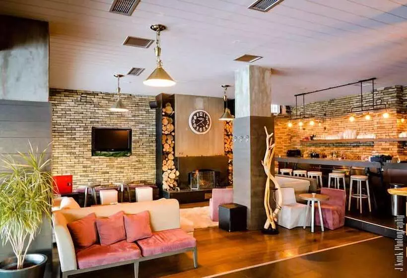 Hotelli Naoussa Mountain Resort