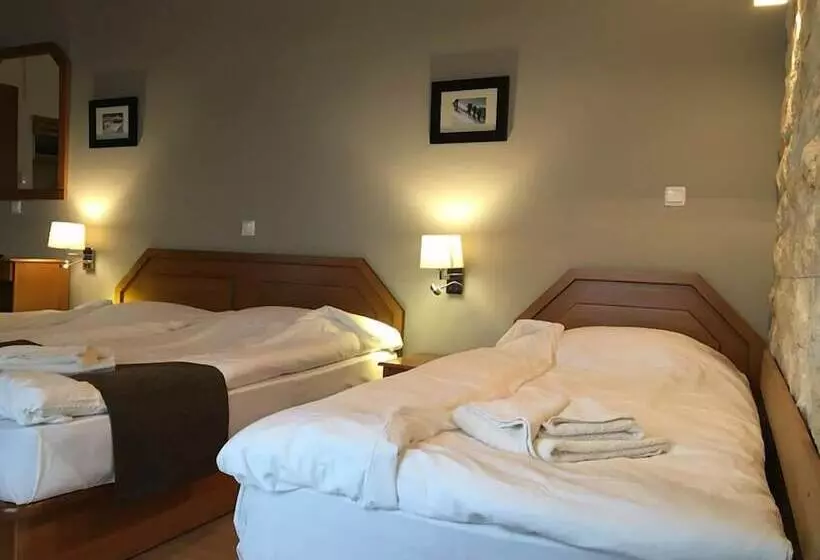 Hotelli Naoussa Mountain Resort