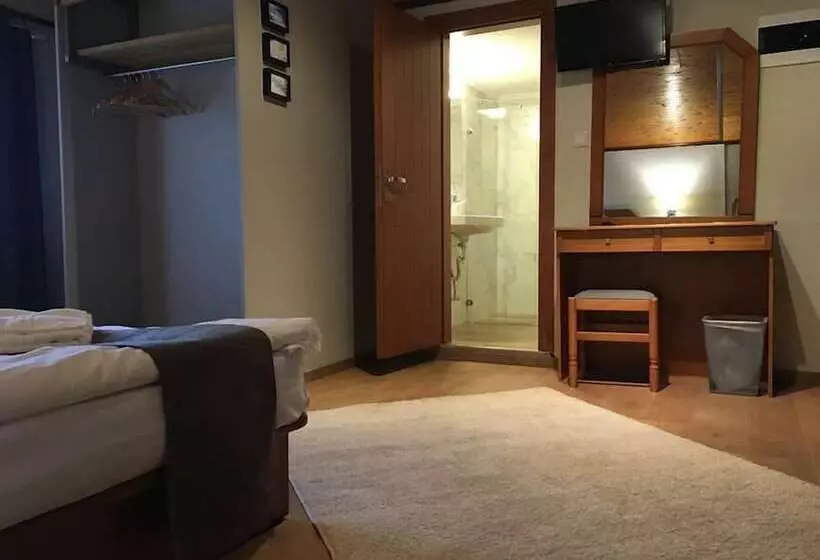 Hotelli Naoussa Mountain Resort