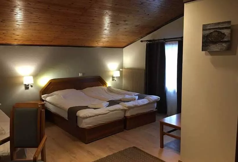 Hotelli Naoussa Mountain Resort