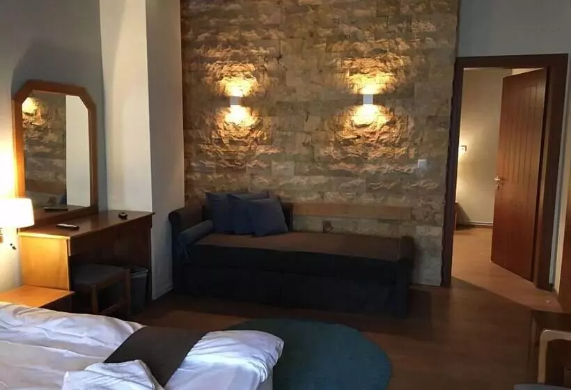 Hotelli Naoussa Mountain Resort