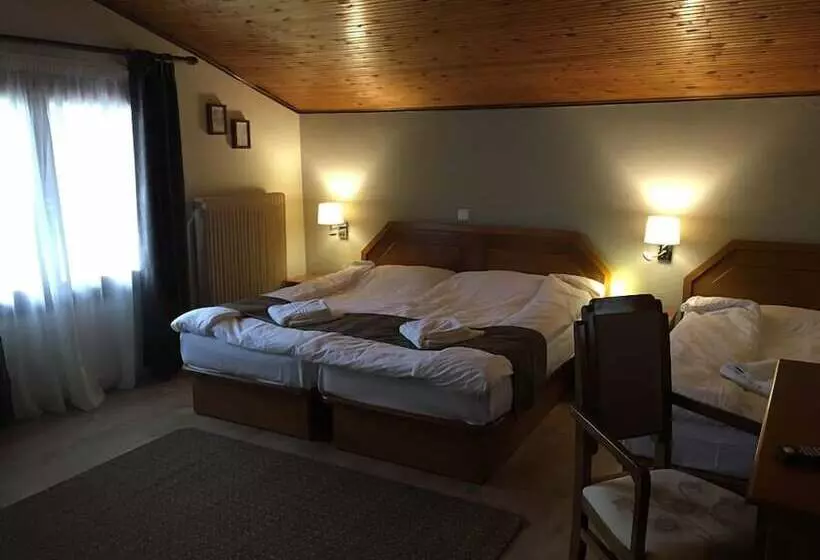 Hotelli Naoussa Mountain Resort