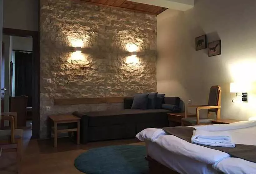 Hotelli Naoussa Mountain Resort