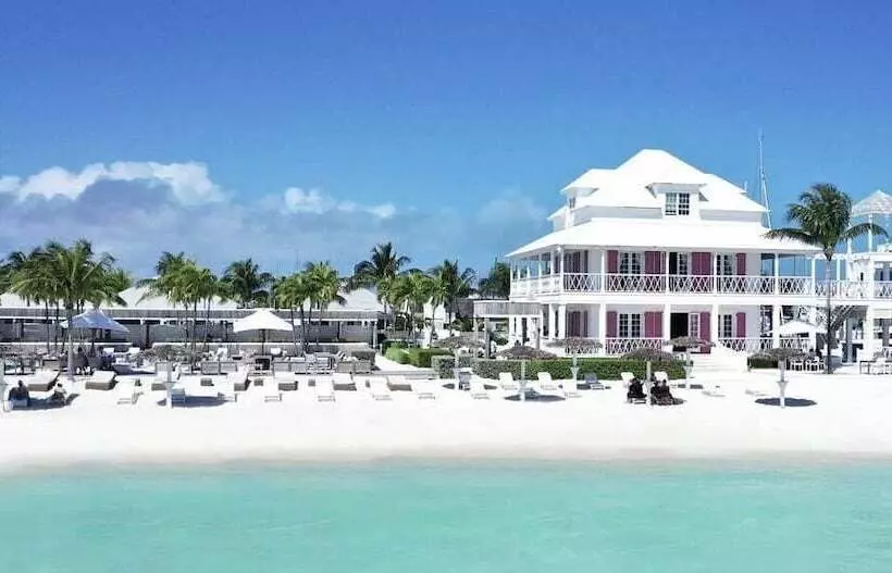 هتل Palm Cay Beach Club & Marina