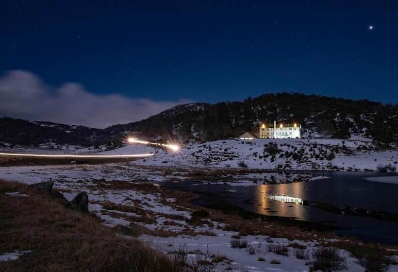 Отель Sponars Chalet