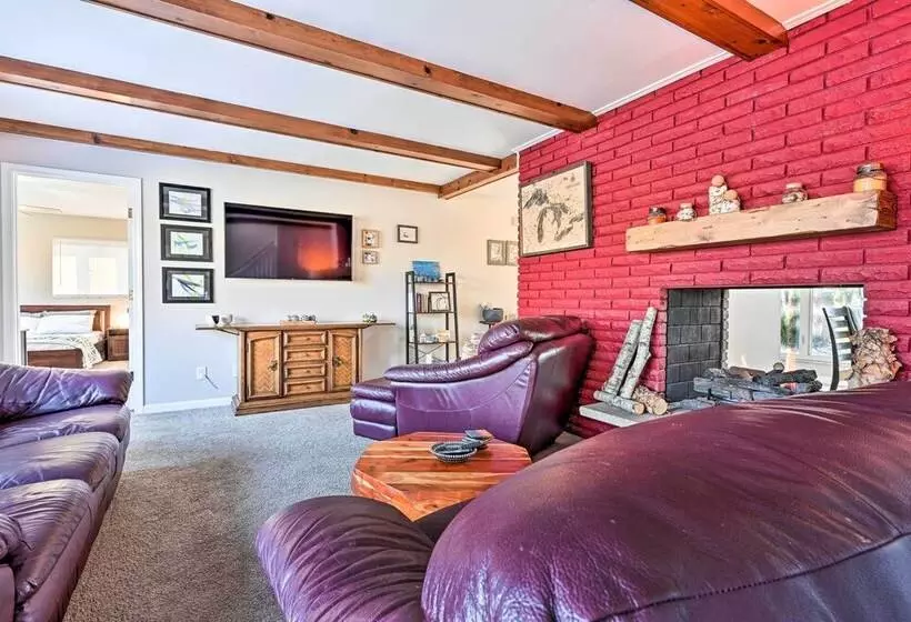 Lakefront Hartland Cottage W/ Patio & Fire Pits!