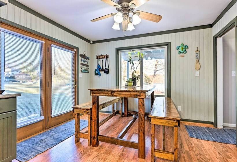 Lakefront Hartland Cottage W/ Patio & Fire Pits!