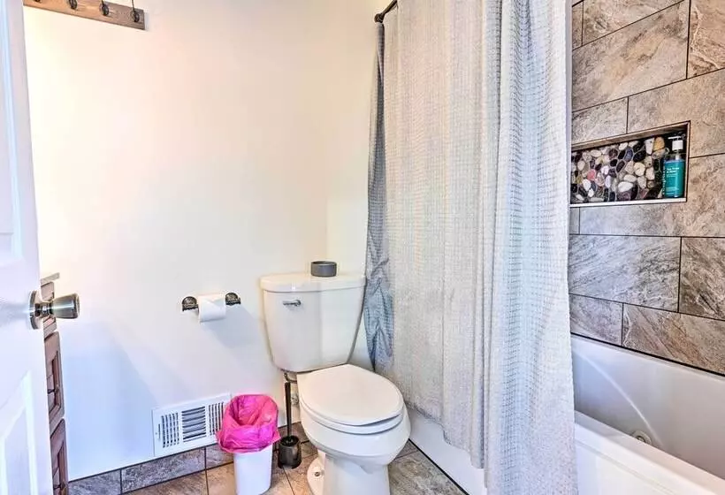 Lakefront Hartland Cottage W/ Patio & Fire Pits!