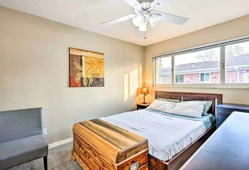 Lakefront Hartland Cottage W/ Patio & Fire Pits!