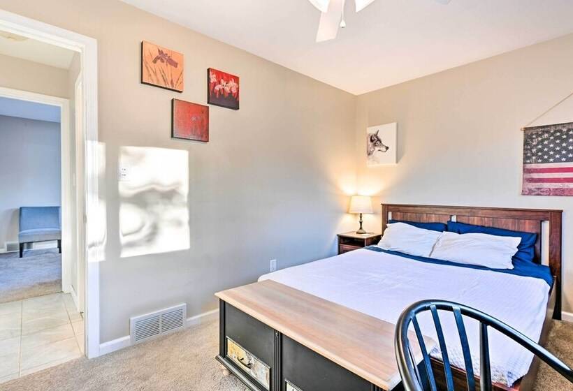 Lakefront Hartland Cottage W/ Patio & Fire Pits!