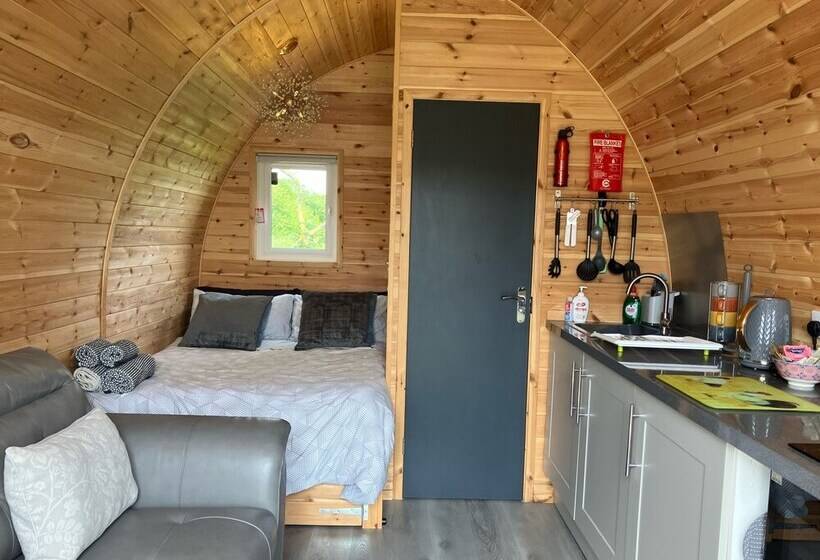 Luxury Glamping Pod With Hot Tub, Fees Apply