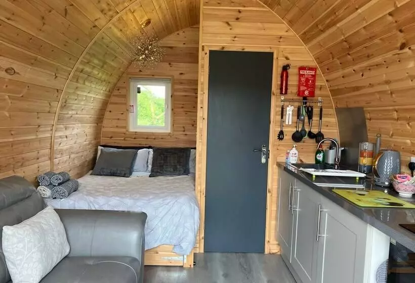 Luxury Glamping Pod With Hot Tub, Fees Apply