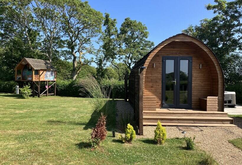 Luxury Glamping Pod With Hot Tub, Fees Apply