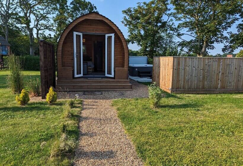 Luxury Glamping Pod With Hot Tub, Fees Apply